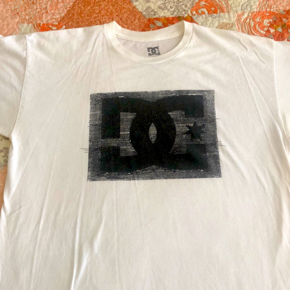DC. Shirt. Large size.